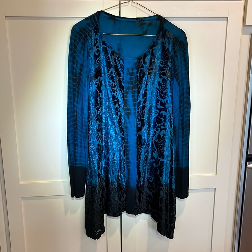 Chico’s Blue and Black Flowy Tunic Top size M